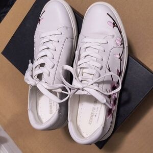 Kenneth Cole women's tennis shoes kam blossom. Size 8 only worn once
